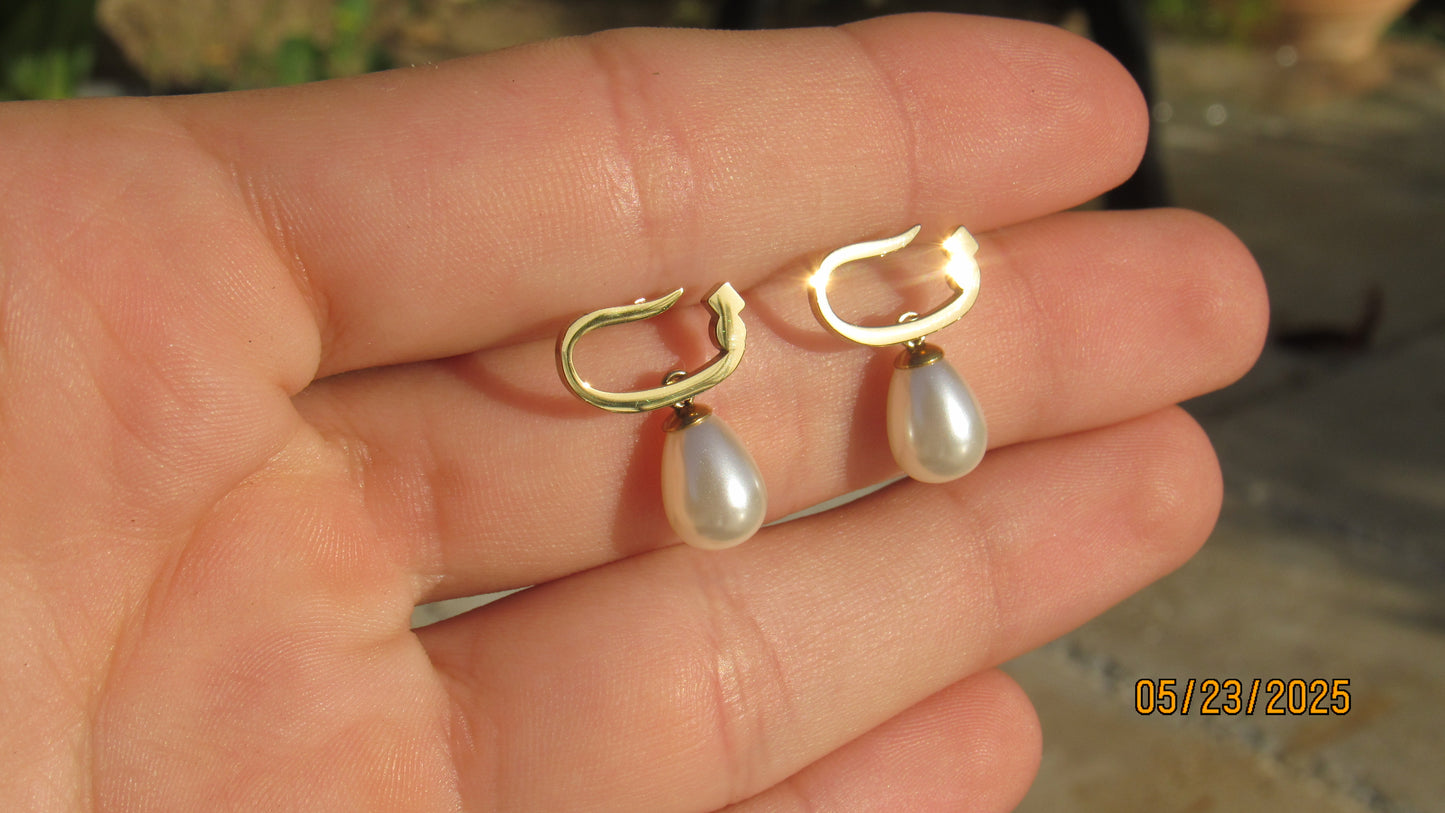 pearl letter earring