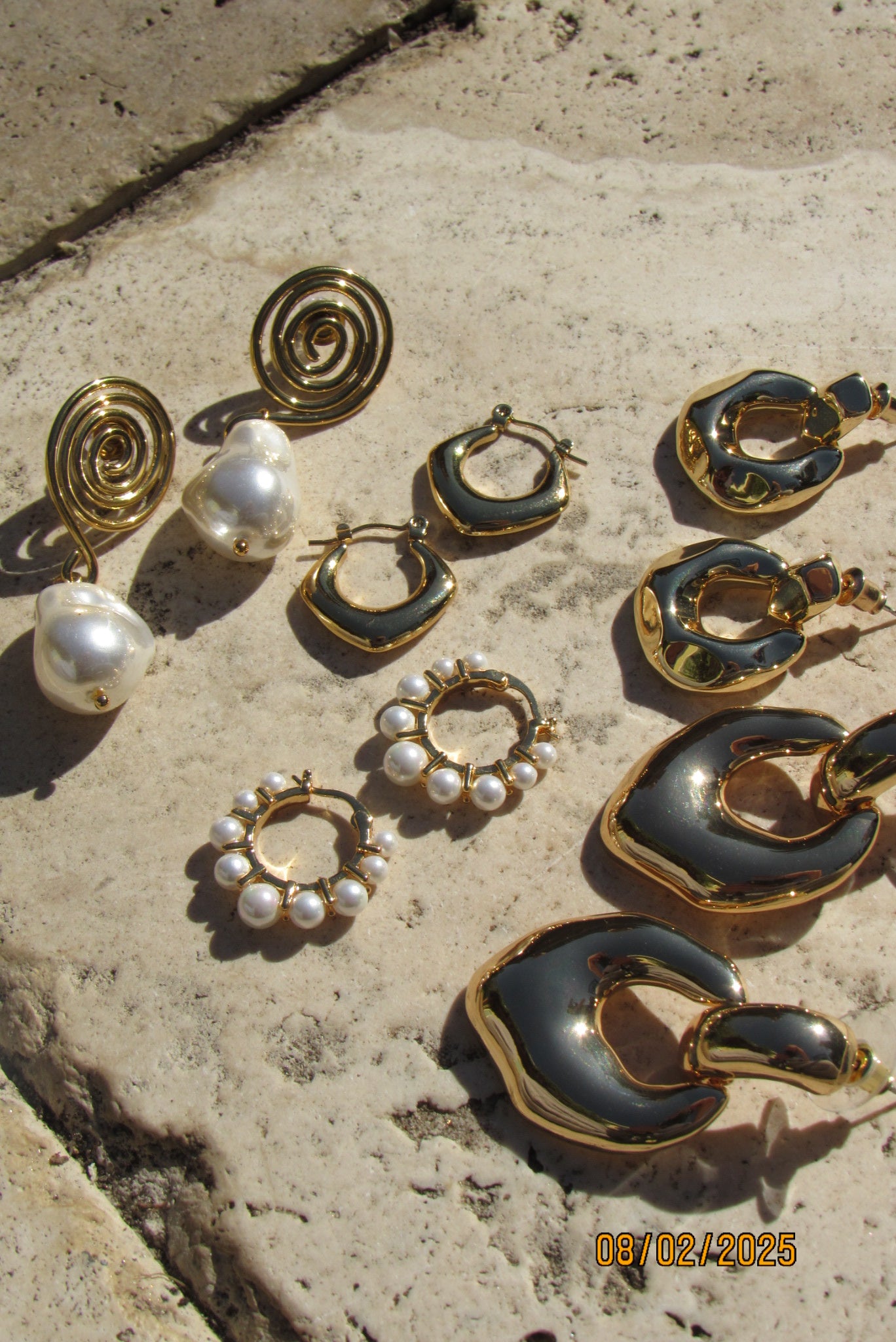 Rounded V earring 18k
