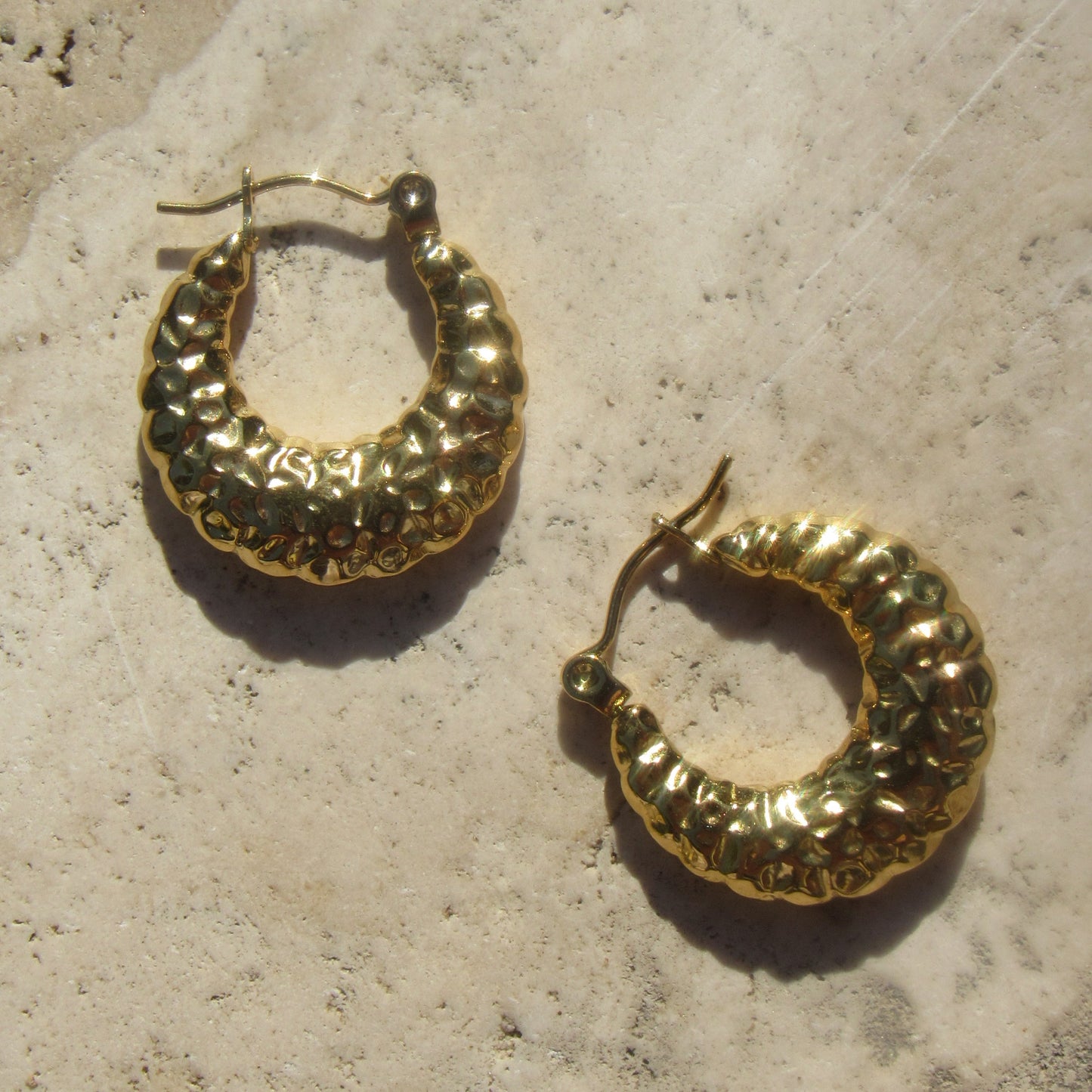 hammered creole hoop earring 18k