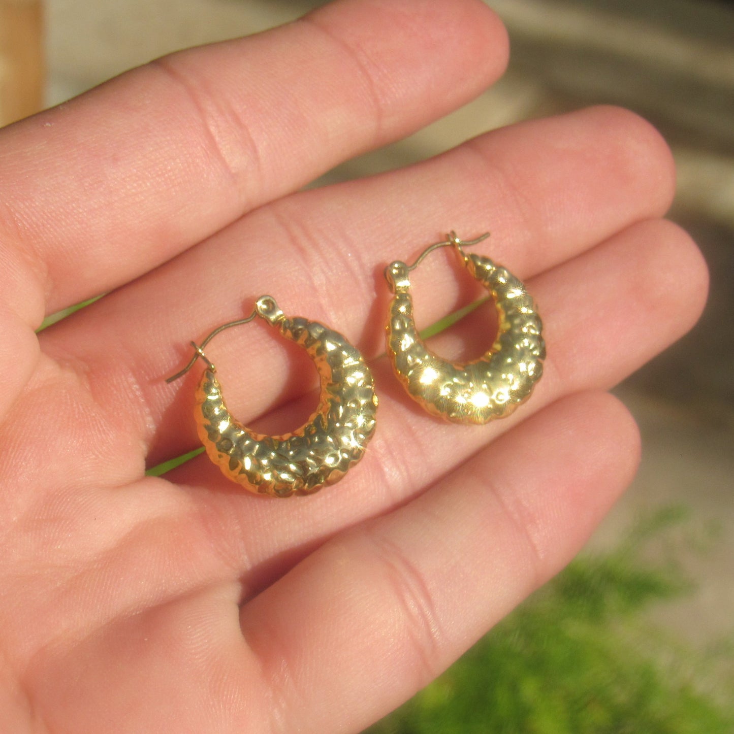 hammered creole hoop earring 18k