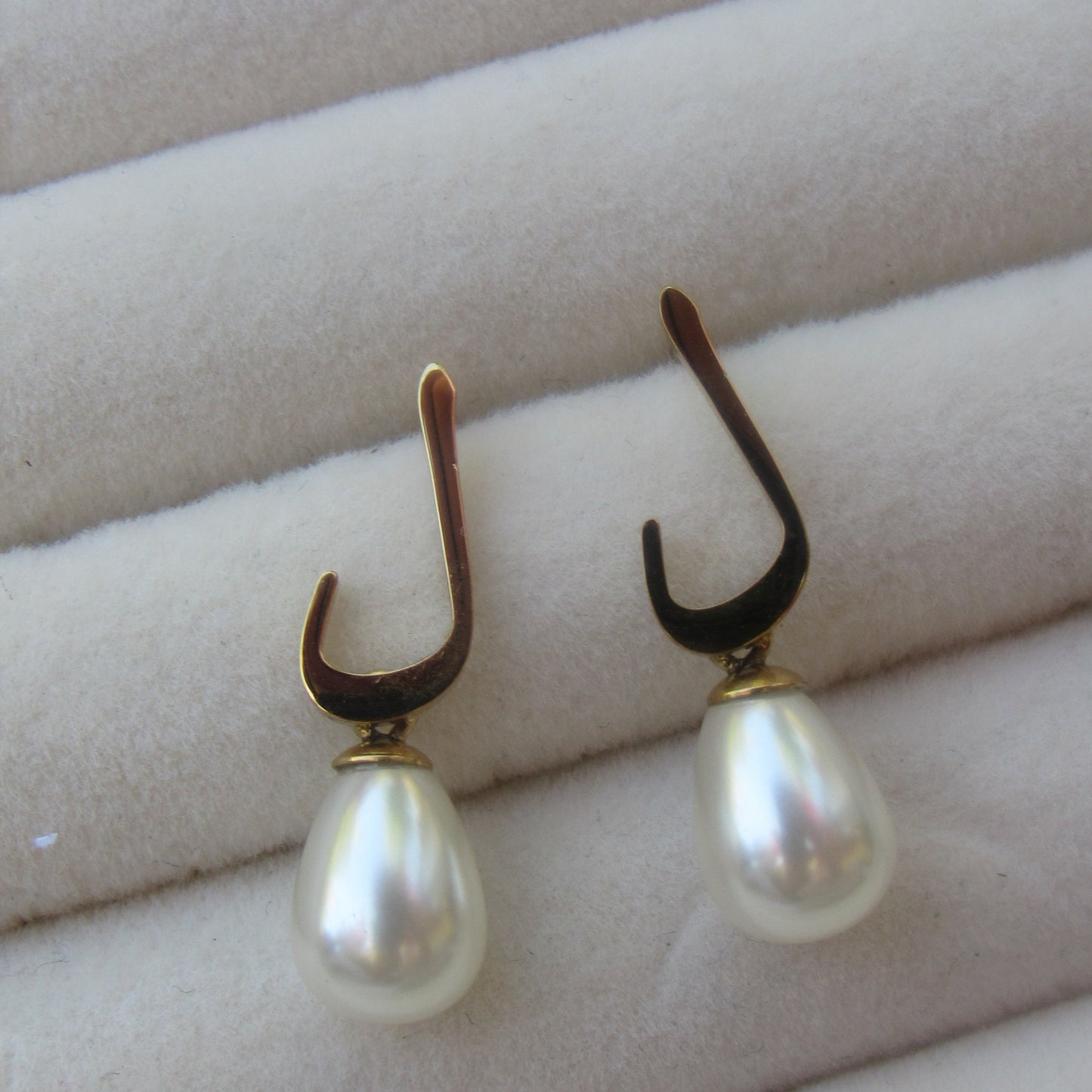 pearl letter earring