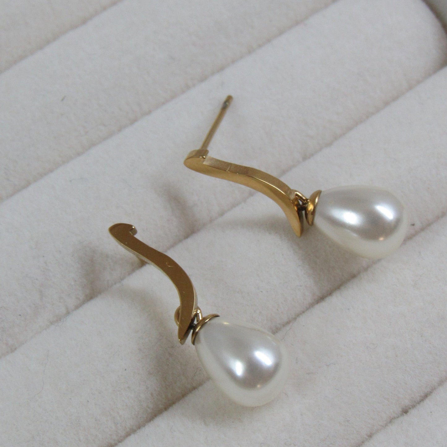 pearl letter earring