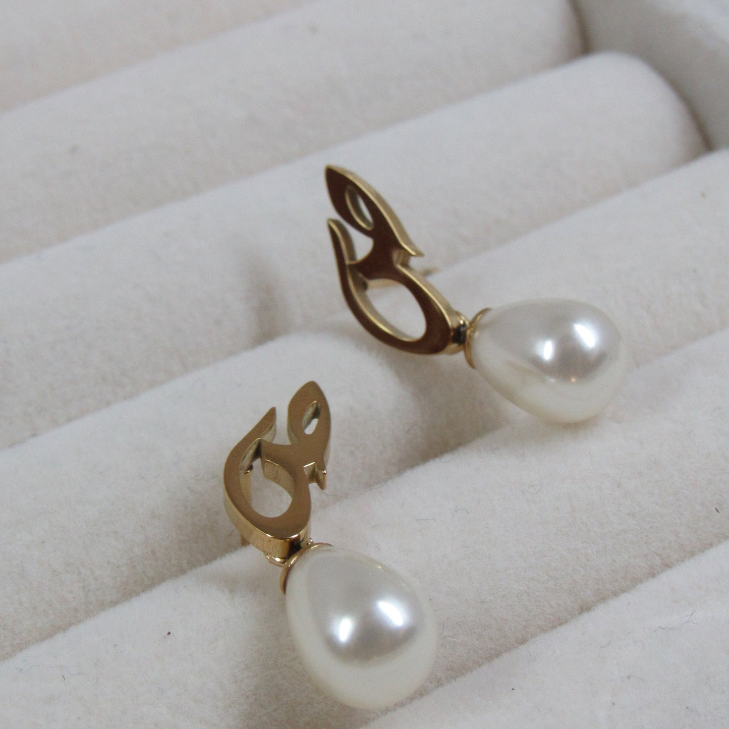 pearl letter earring