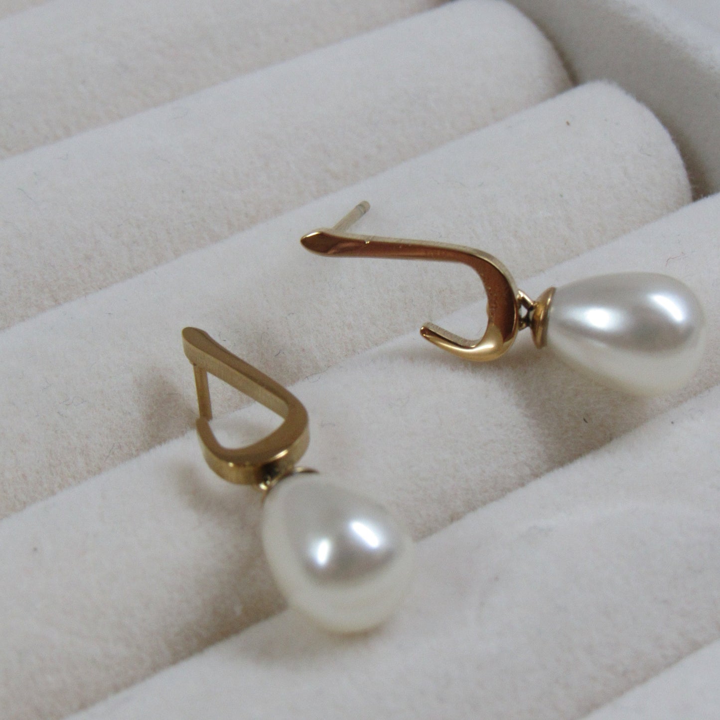 pearl letter earring