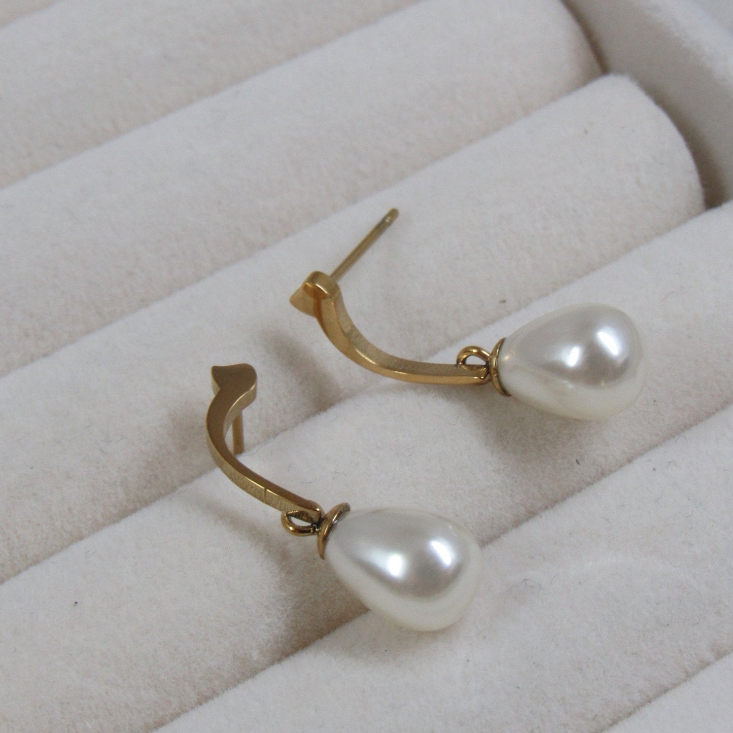 pearl letter earring
