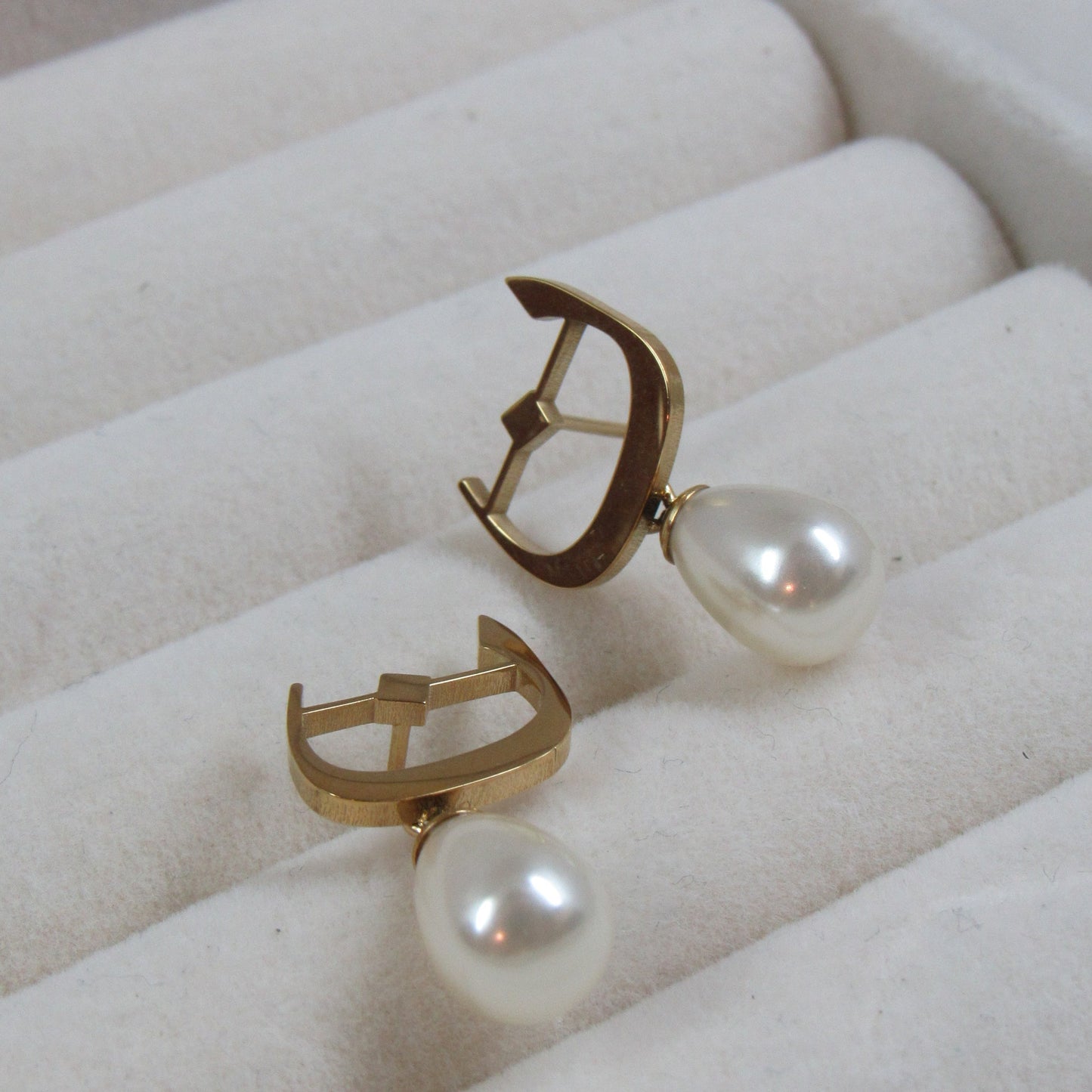 pearl letter earring