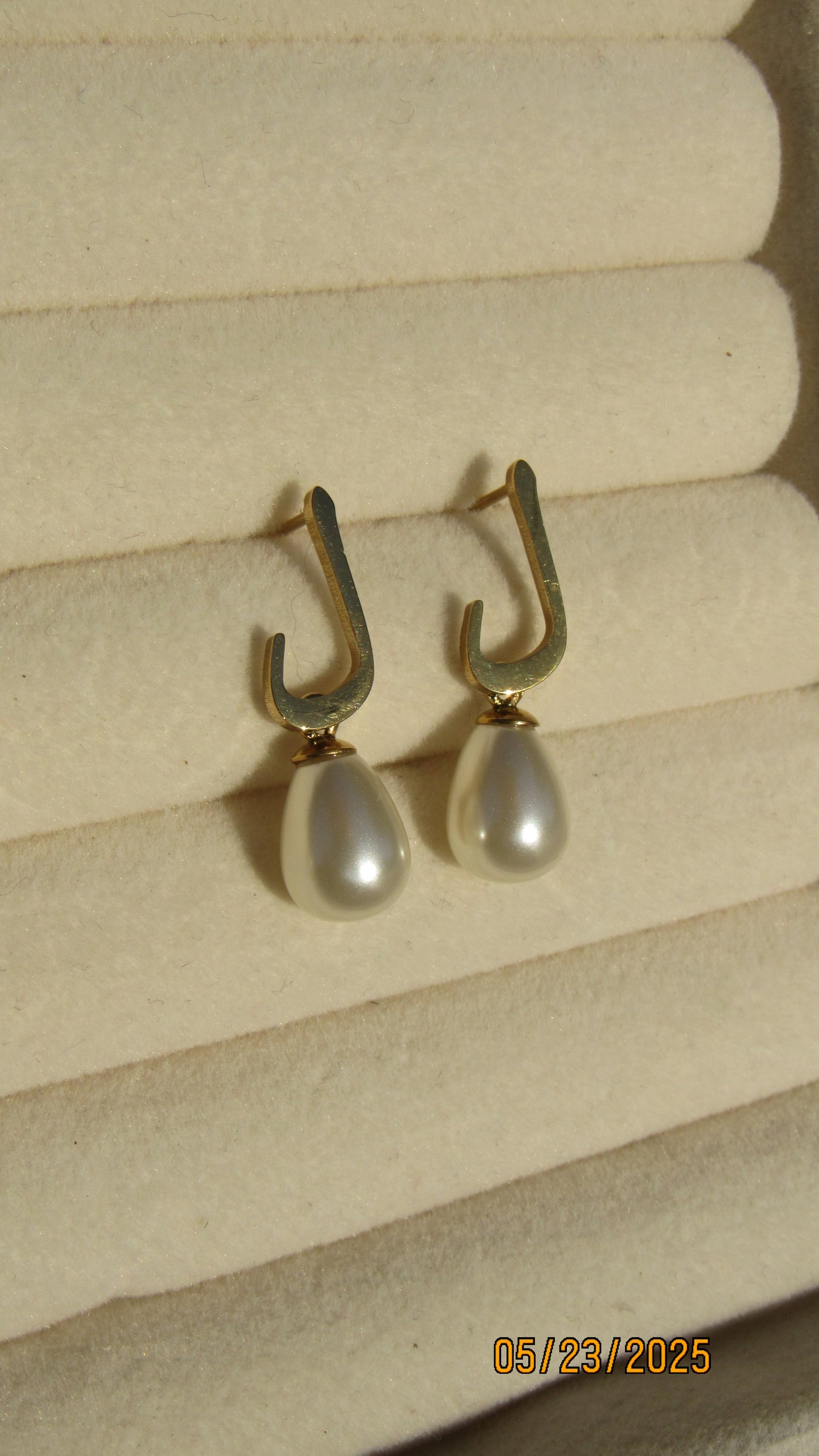 pearl letter earring