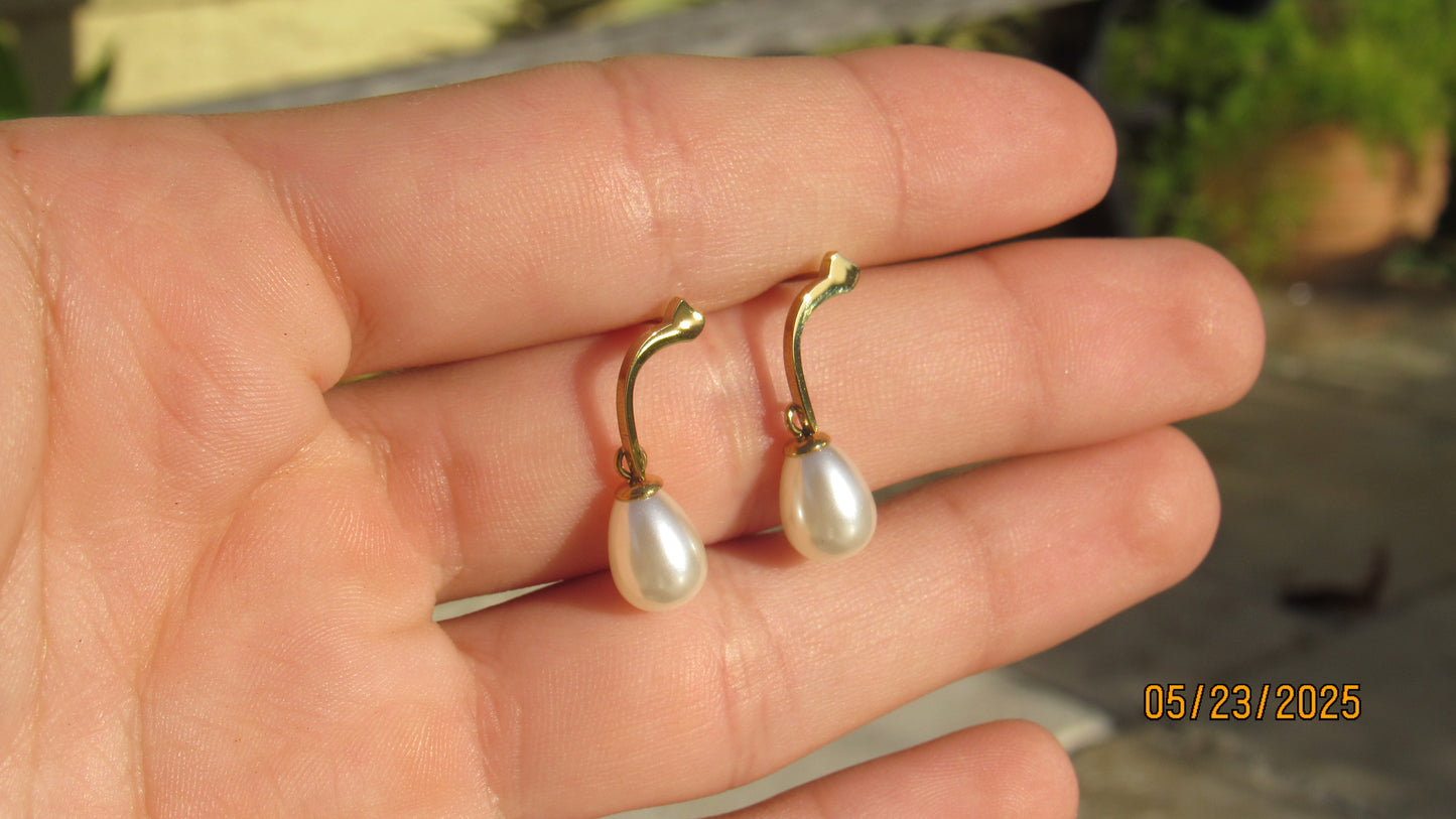 pearl letter earring
