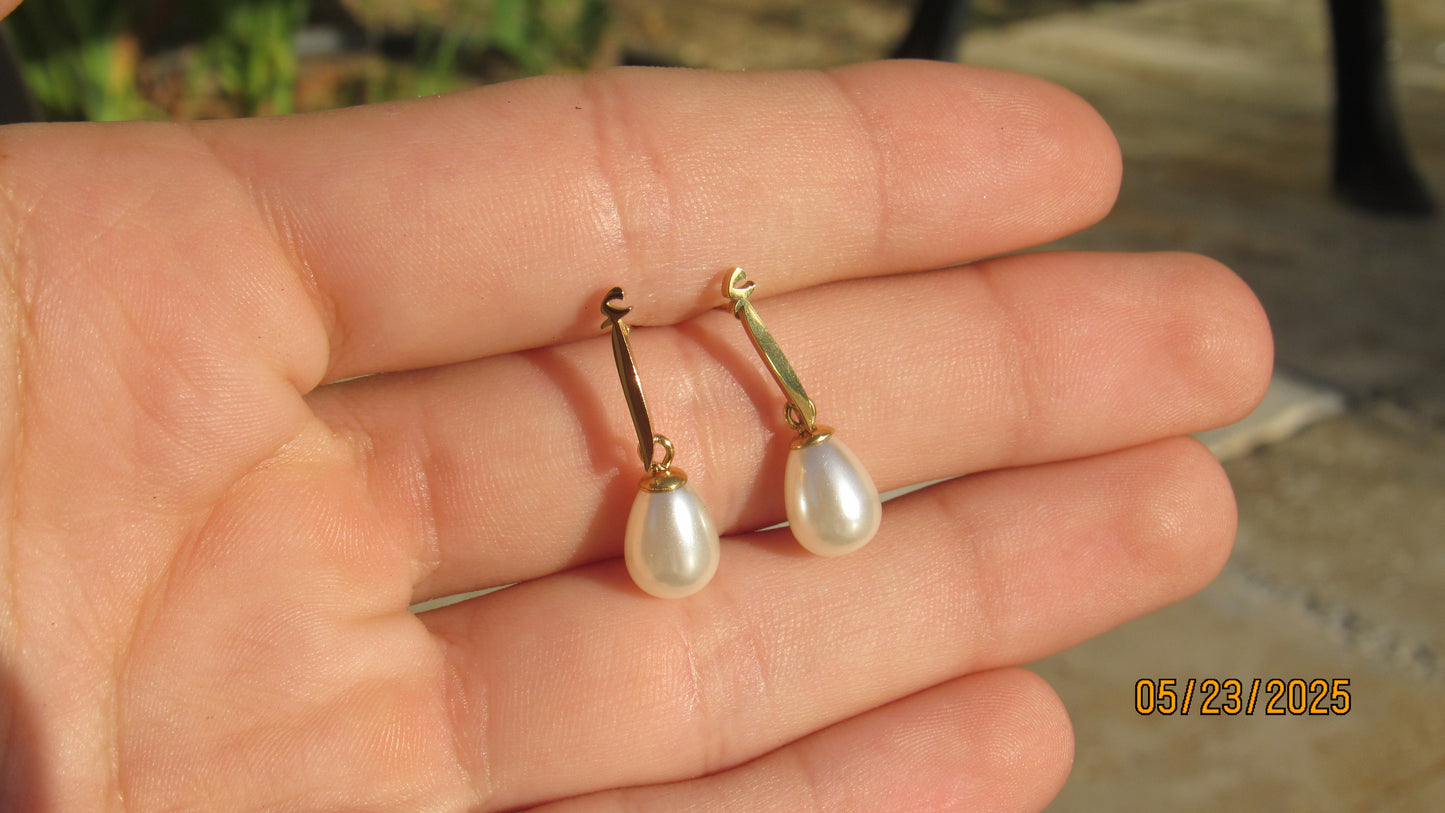 pearl letter earring