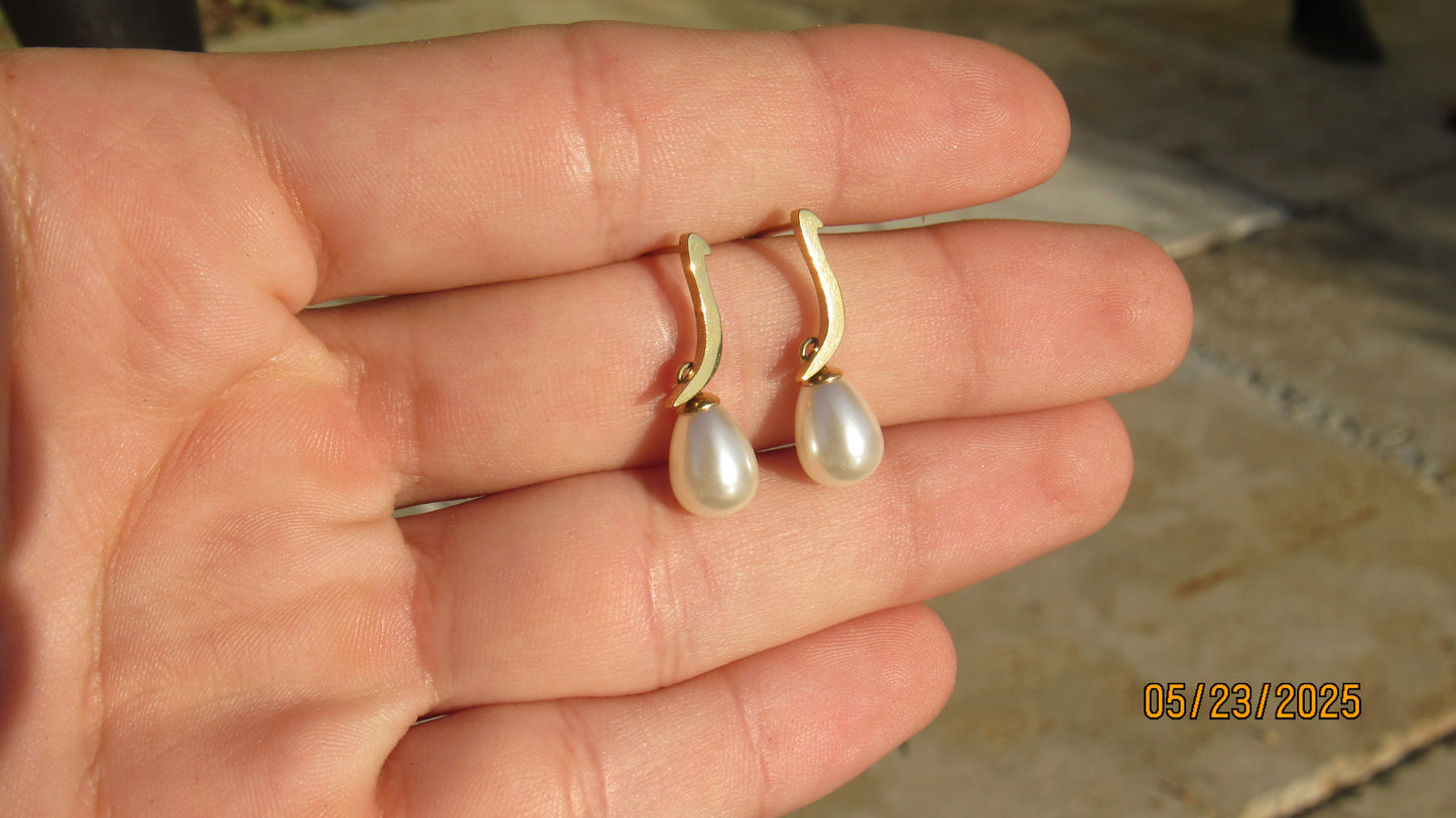 pearl letter earring