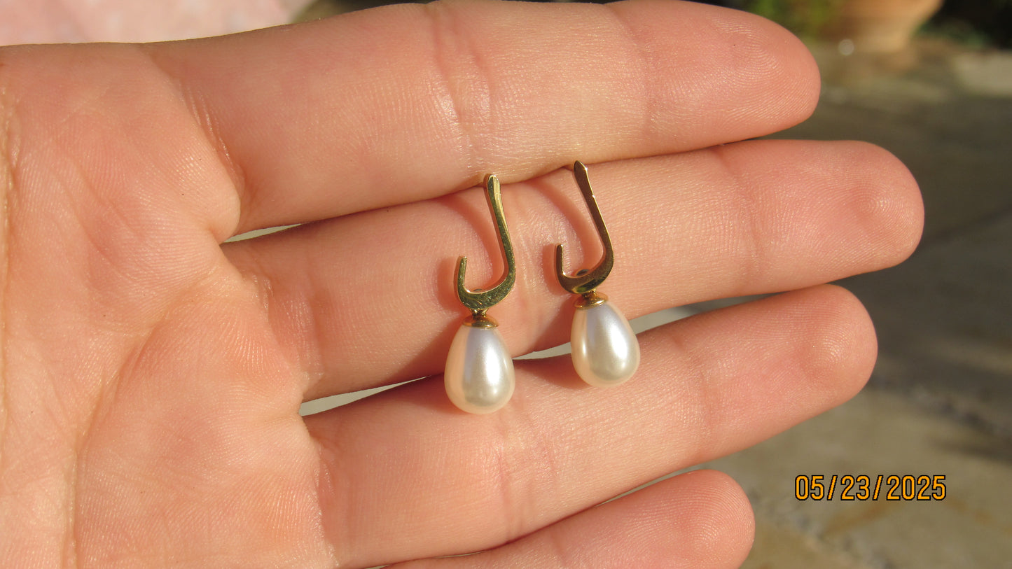 pearl letter earring
