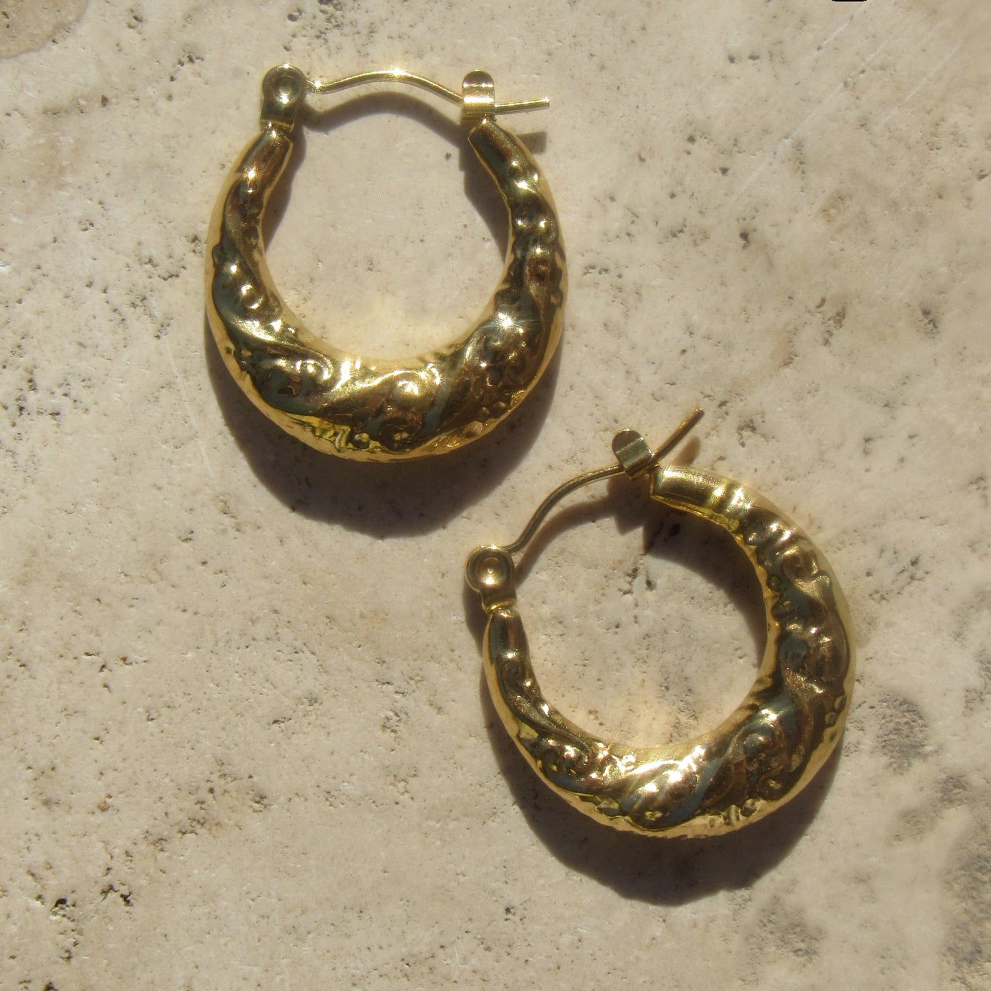 twirl creole Hoop earring 18k