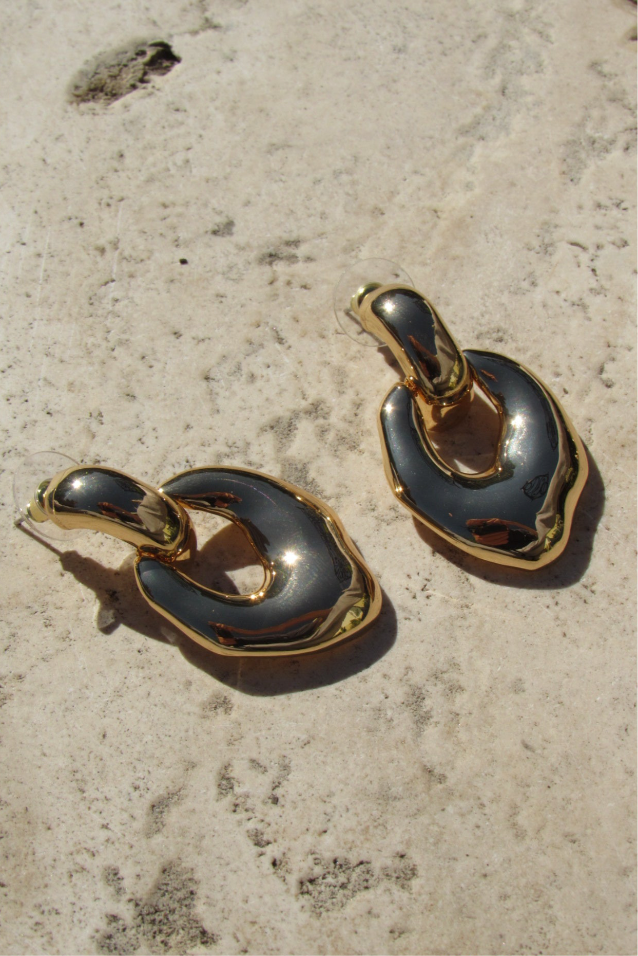 Large warped earring 18k