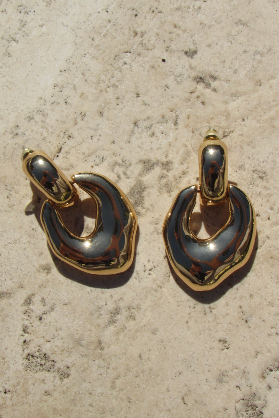 Large warped earring 18k