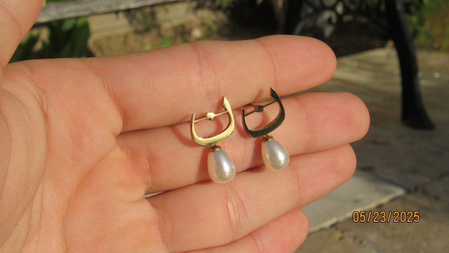pearl letter earring